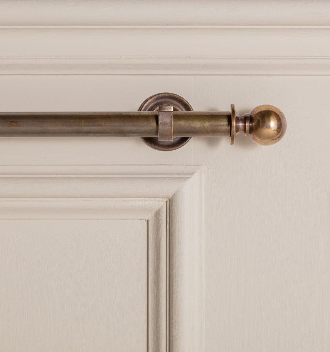 0.75" / 19mm Picture Rail per Yard - Antique Brass