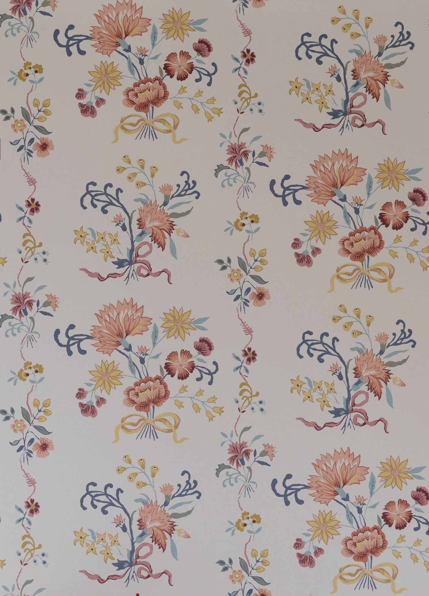 Lucy's Garden Wallpaper - Antique Cream