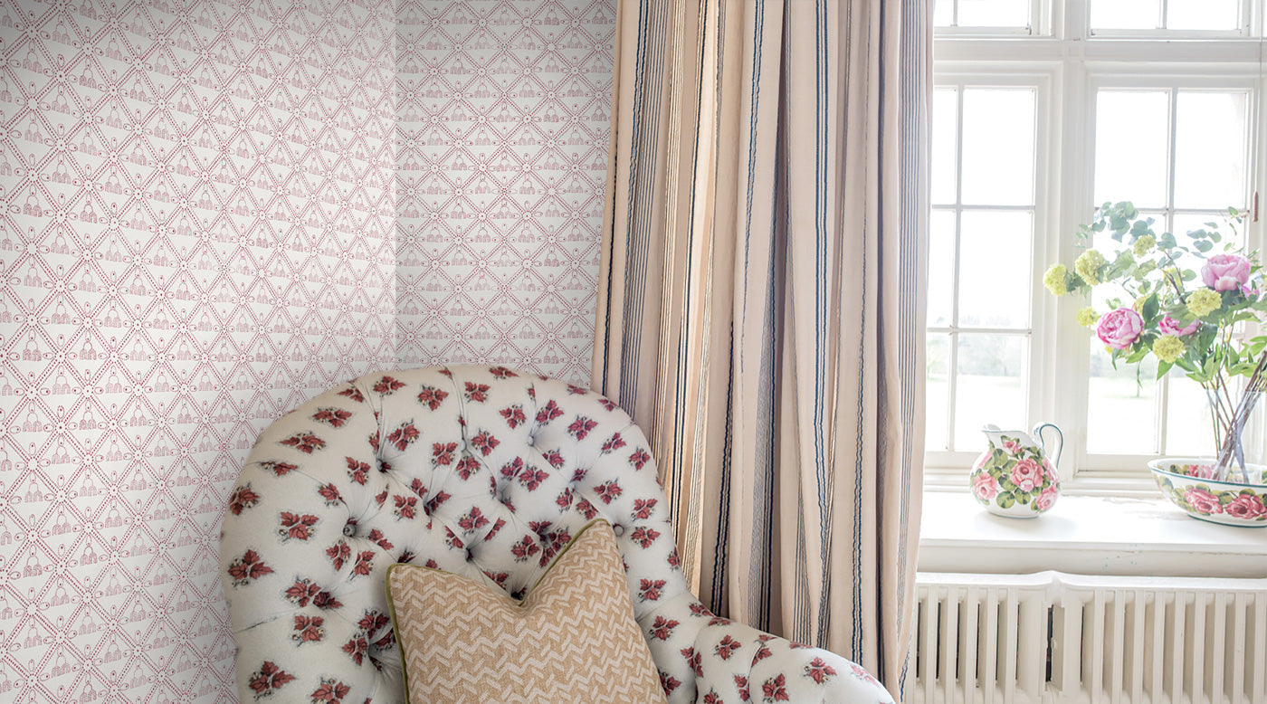 The Queen's Necklace Wallpaper - Garnet Red