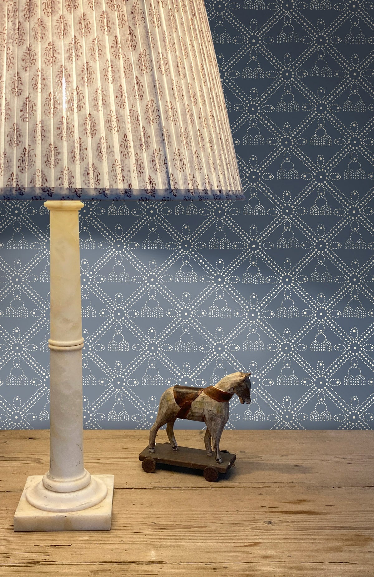 The Queen's Necklace Wallpaper - Indigo