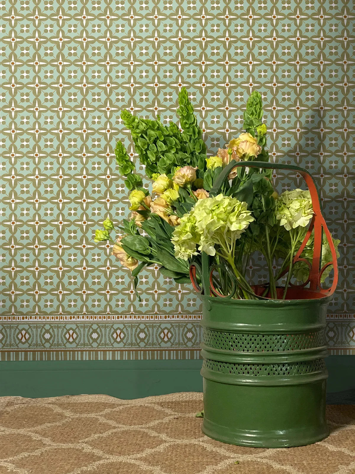 Button Frieze Wallpaper - Heirloom Green