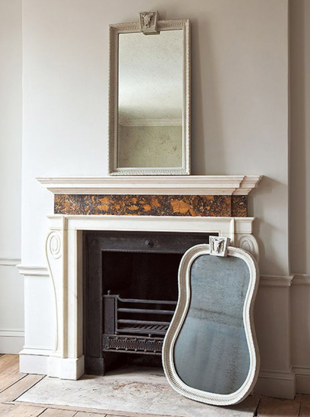 Bucranium Mirror - Waist-Shaped