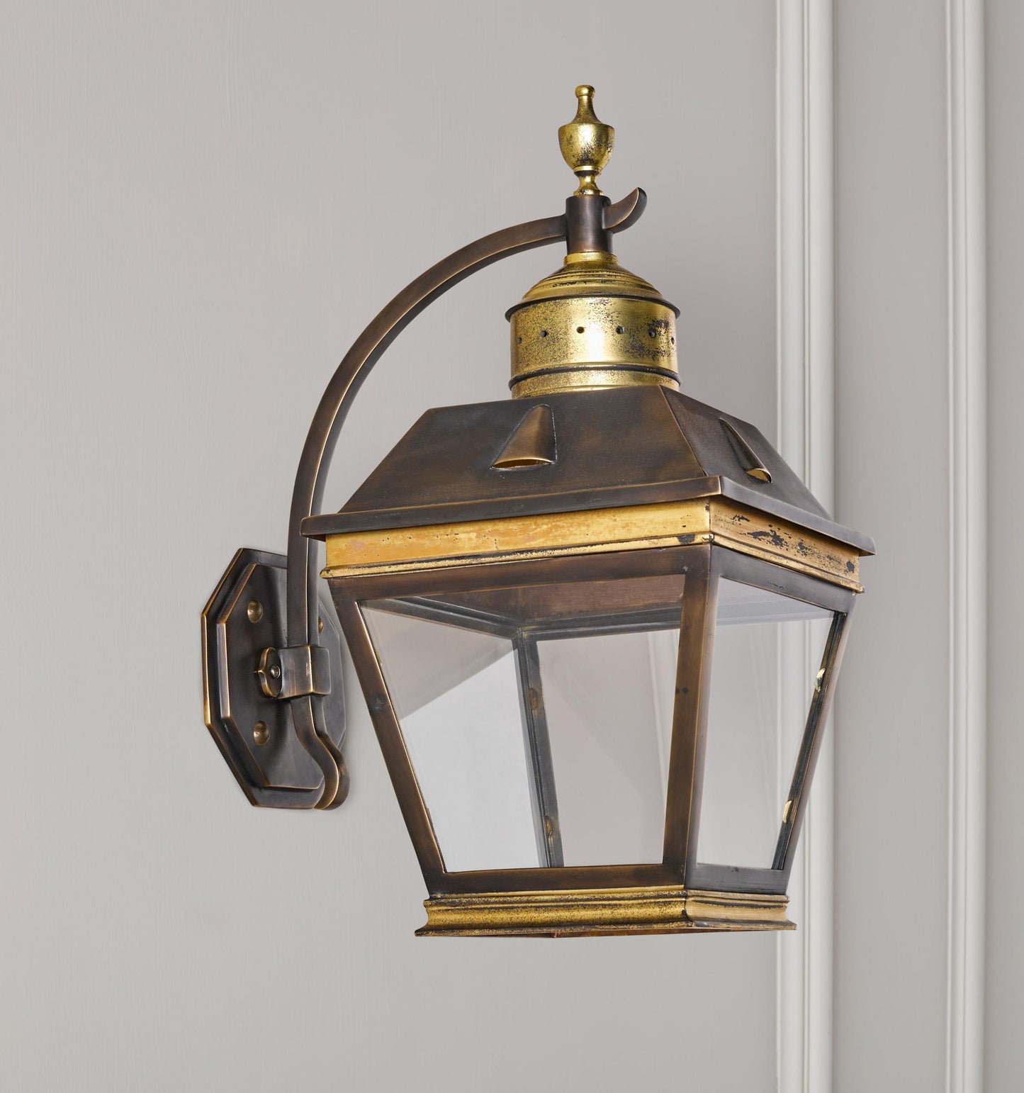 Wexford Wall Lantern - Antique Brass / Gilt detailing