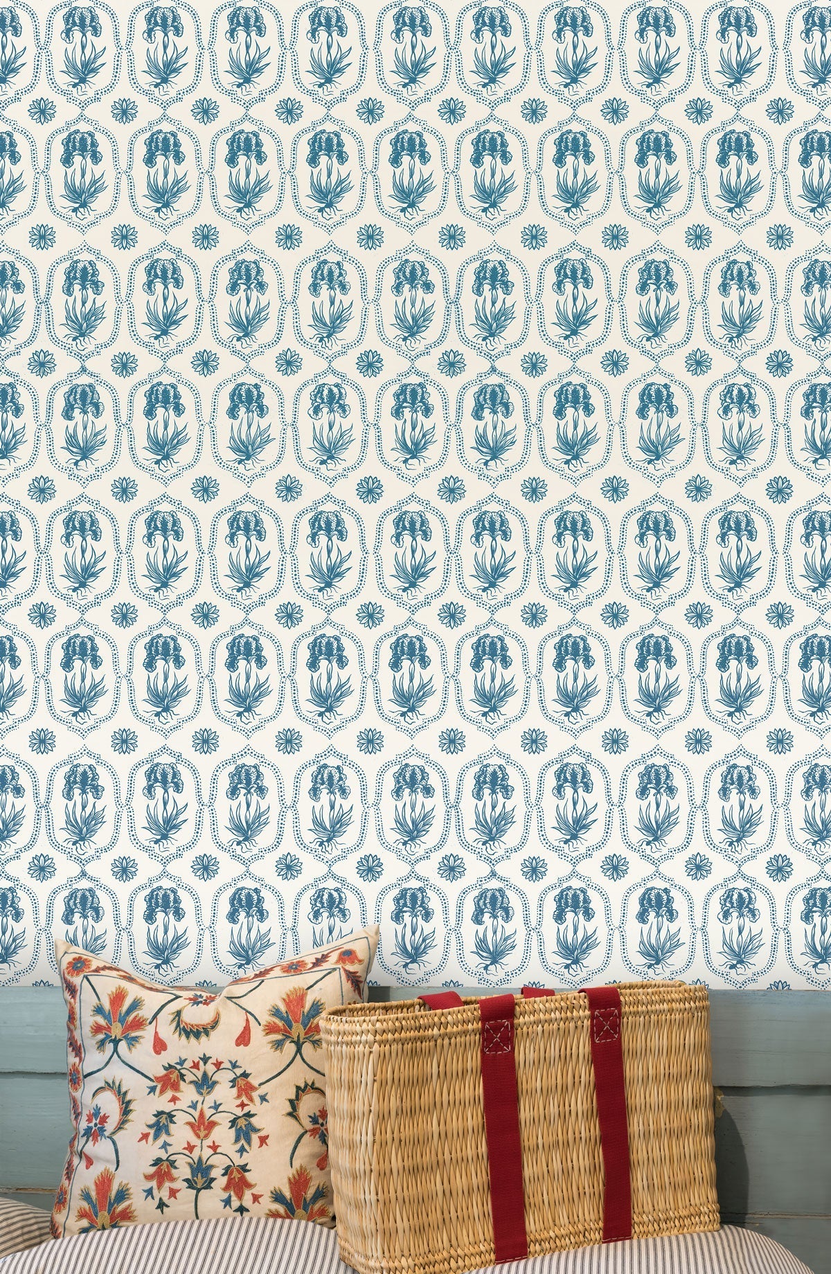 Besler Iris Wallpaper - Siam Blue, Soft White Small