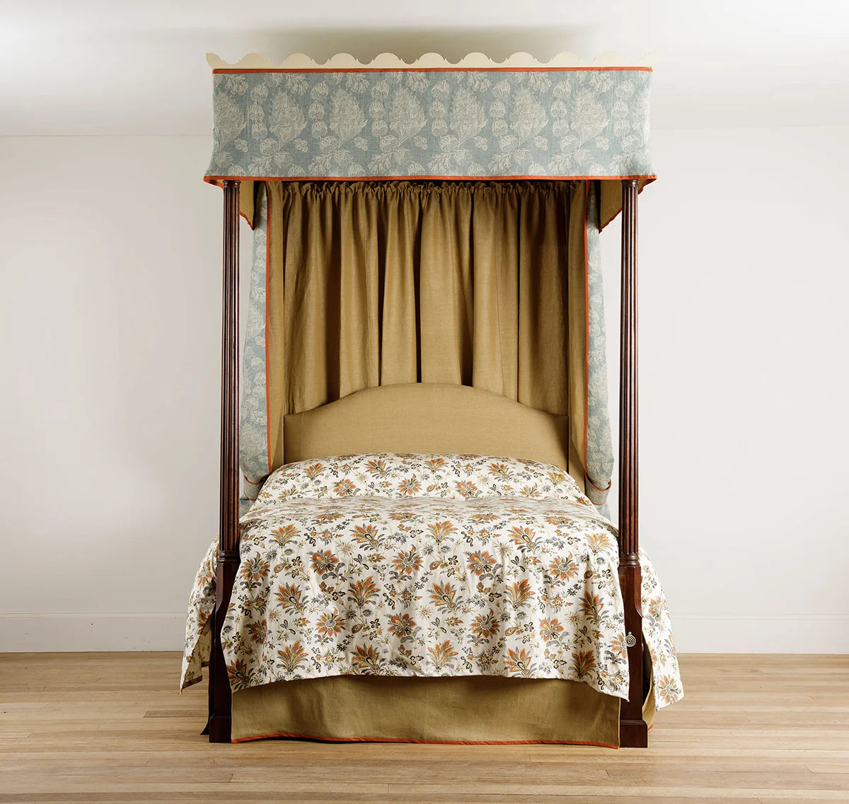 Chamberlayne Bed Queen - Antique Mahogany - Painted Cornice