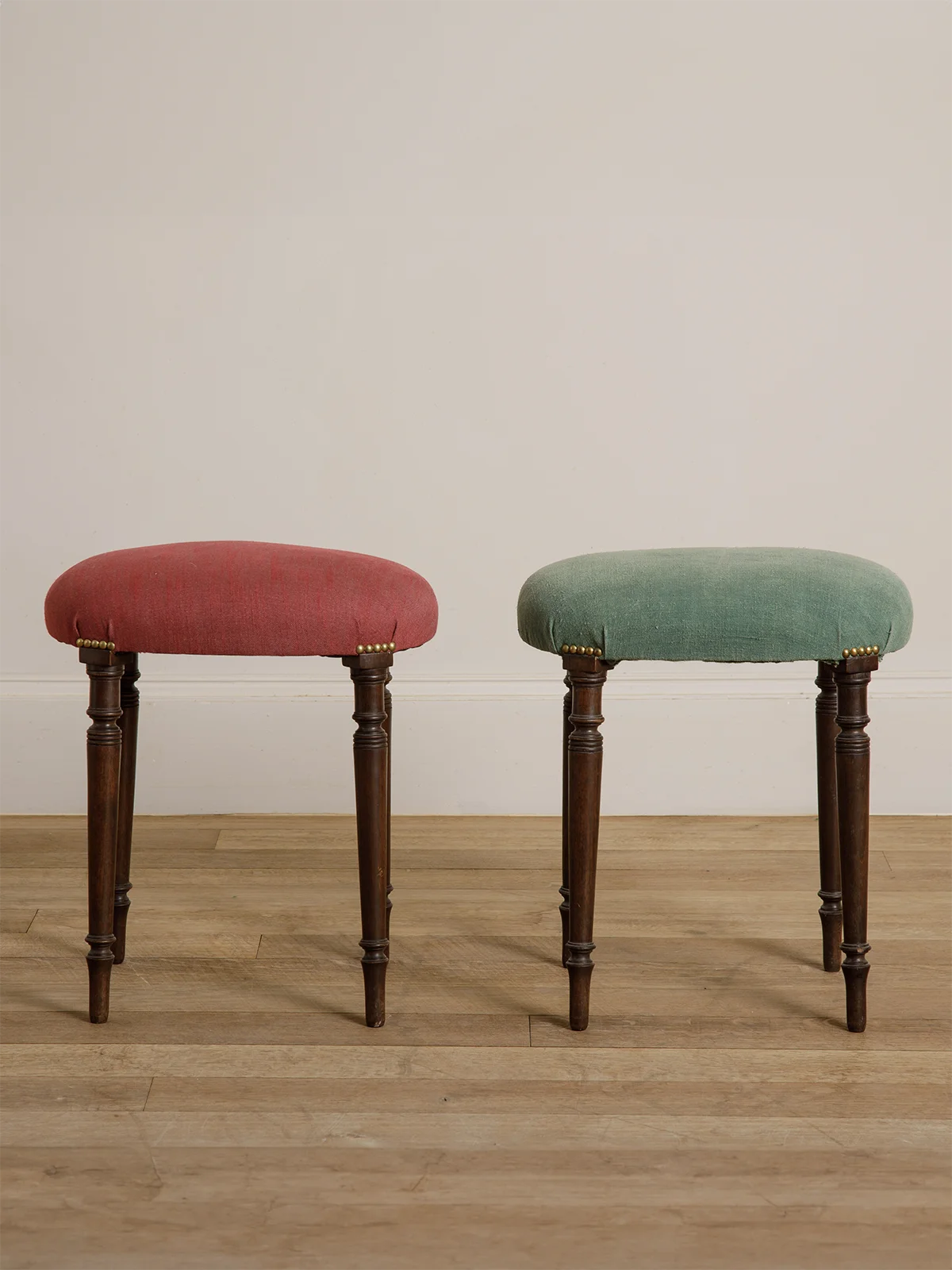 Norfolk Stool - Walnut - Antique Mahogany Finish