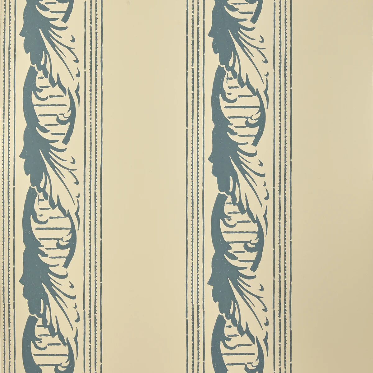 Palantine Stripe Grande Wallpaper - Ciel on Crema