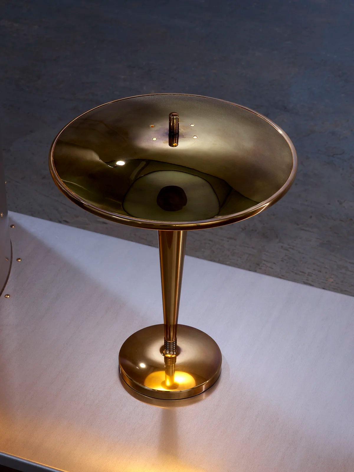 Roswell Table Light