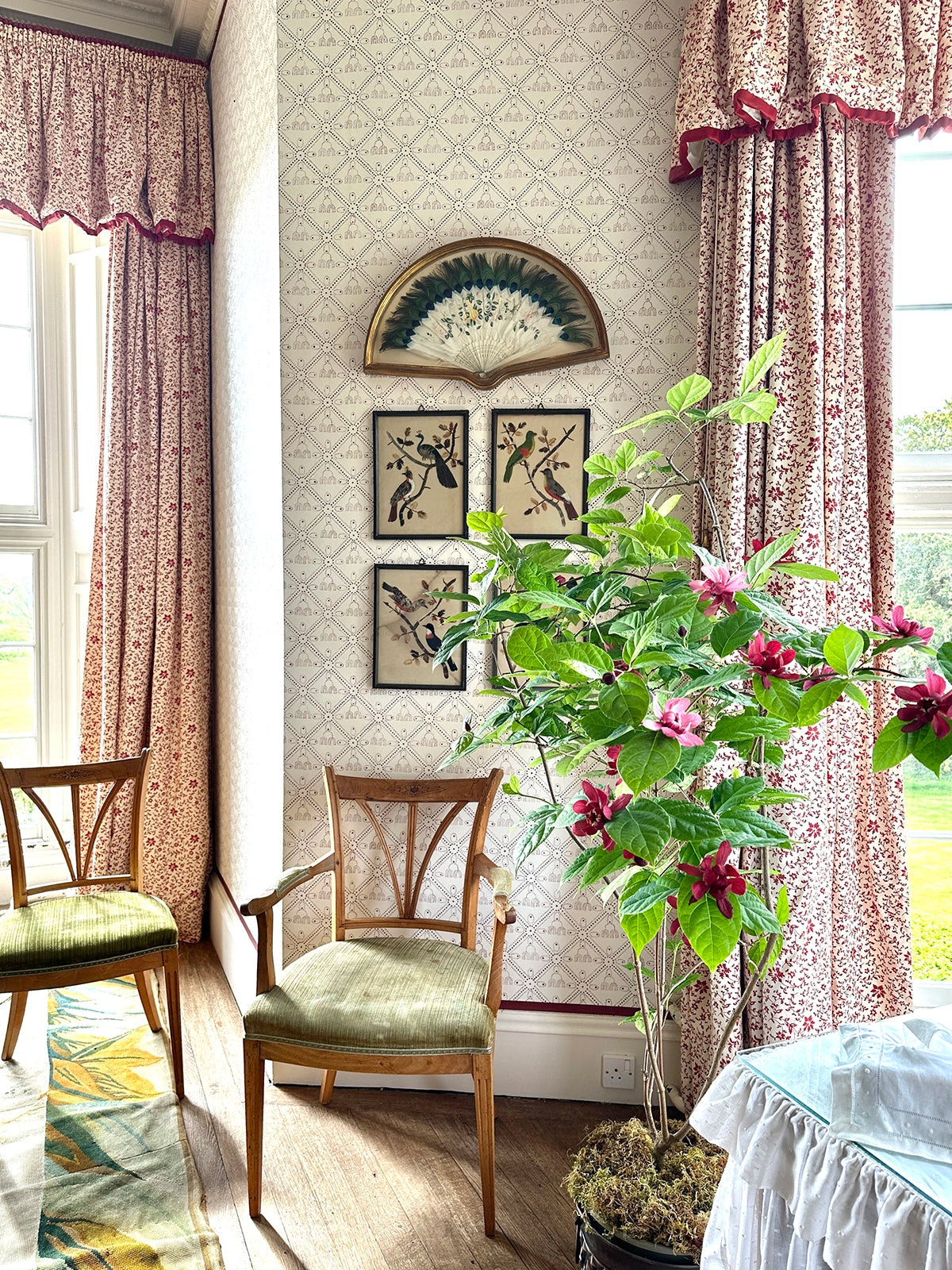 The Queen's Necklace Wallpaper - Garnet Red