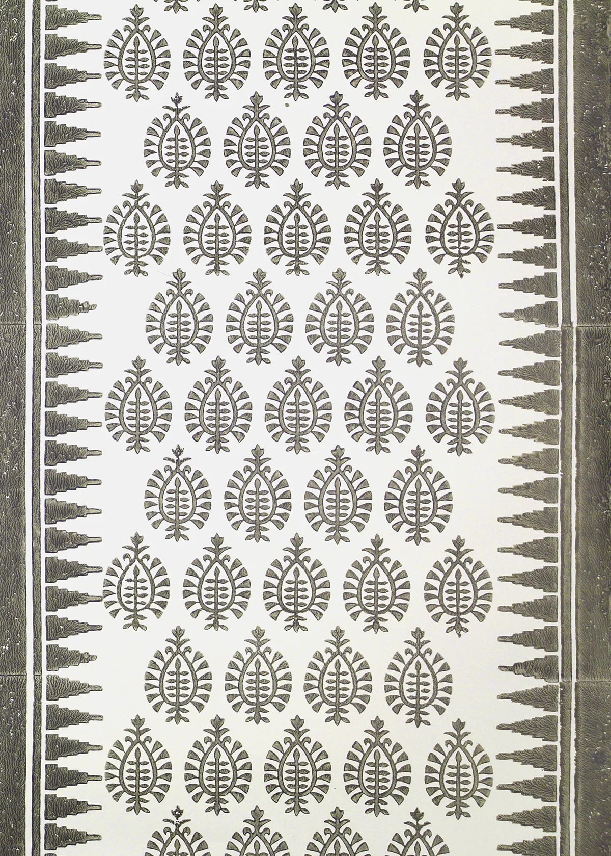 Shalimar Wallpaper - Black Pepper