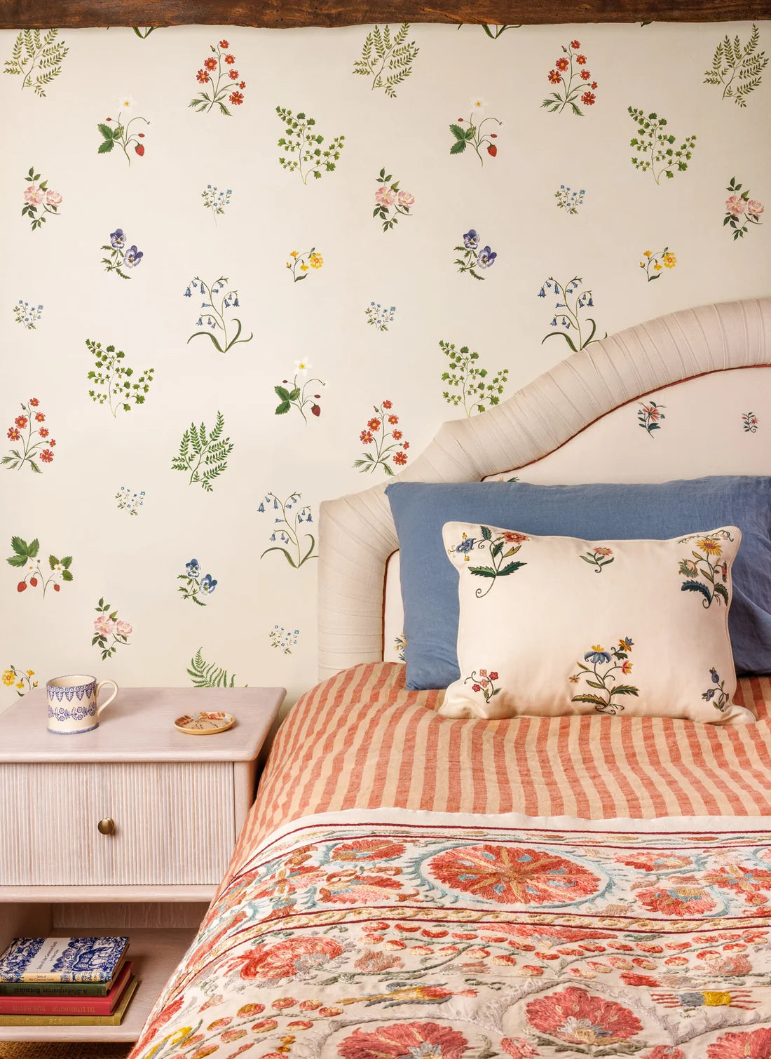 Herbarium Wildflower Wallpaper - Ivory