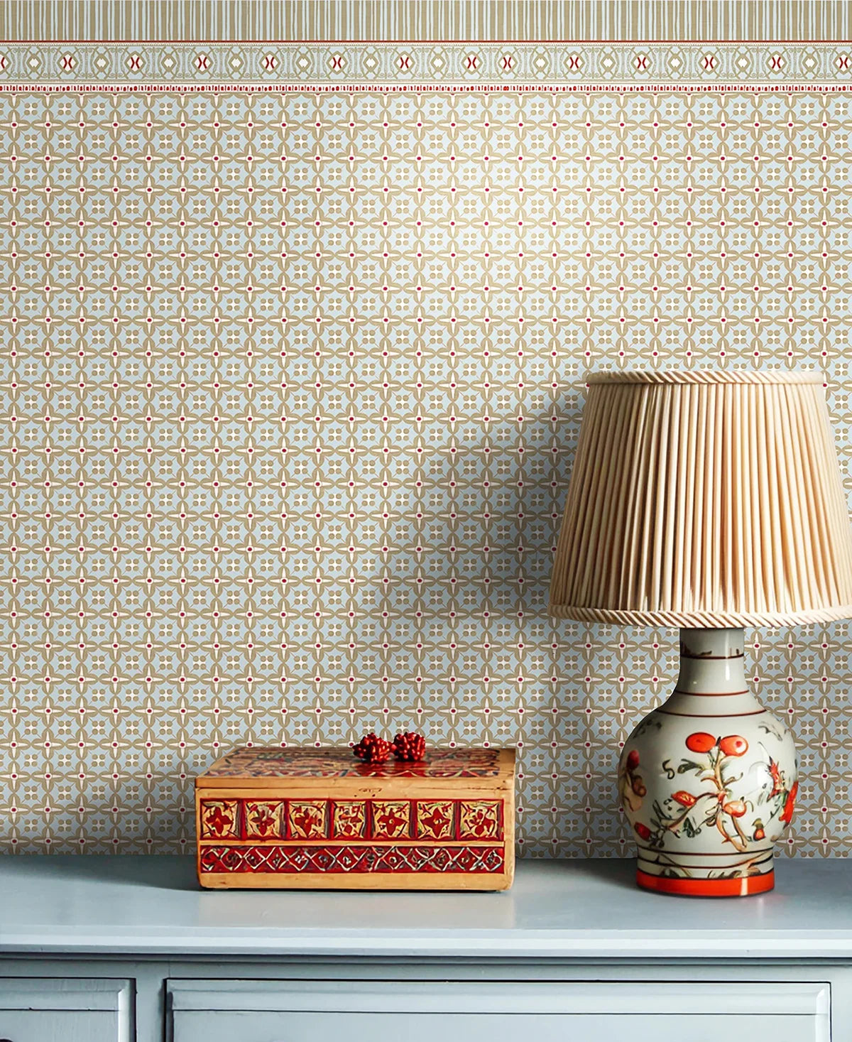 Button Frieze Wallpaper - Oak Medallion