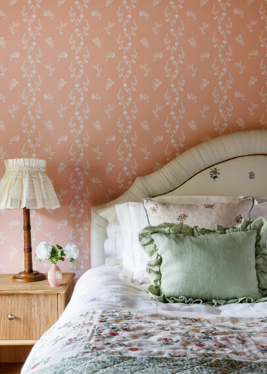 Indienne Lace Wallpaper - Rose Pink