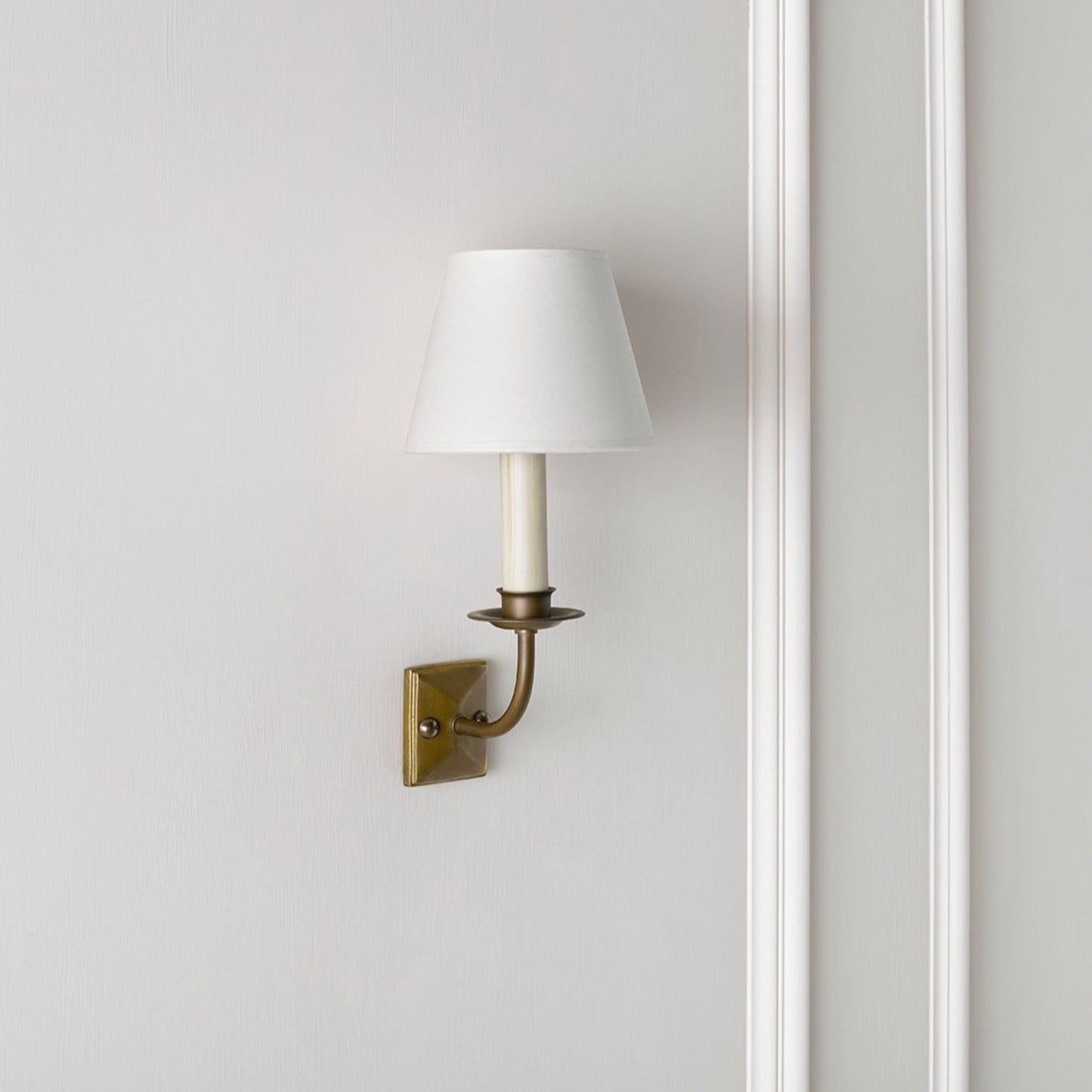 Diddling Light with US Mounting Plate - Antique Brass